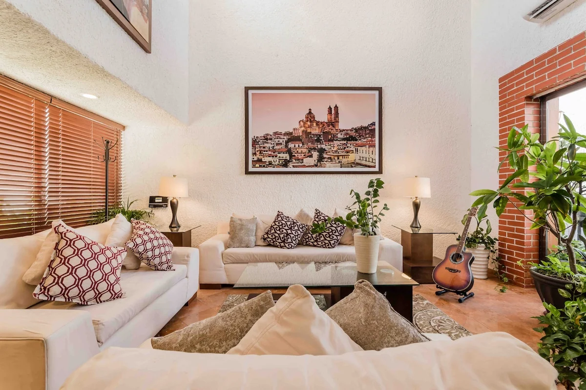 George´s Amazing Mexican Villa