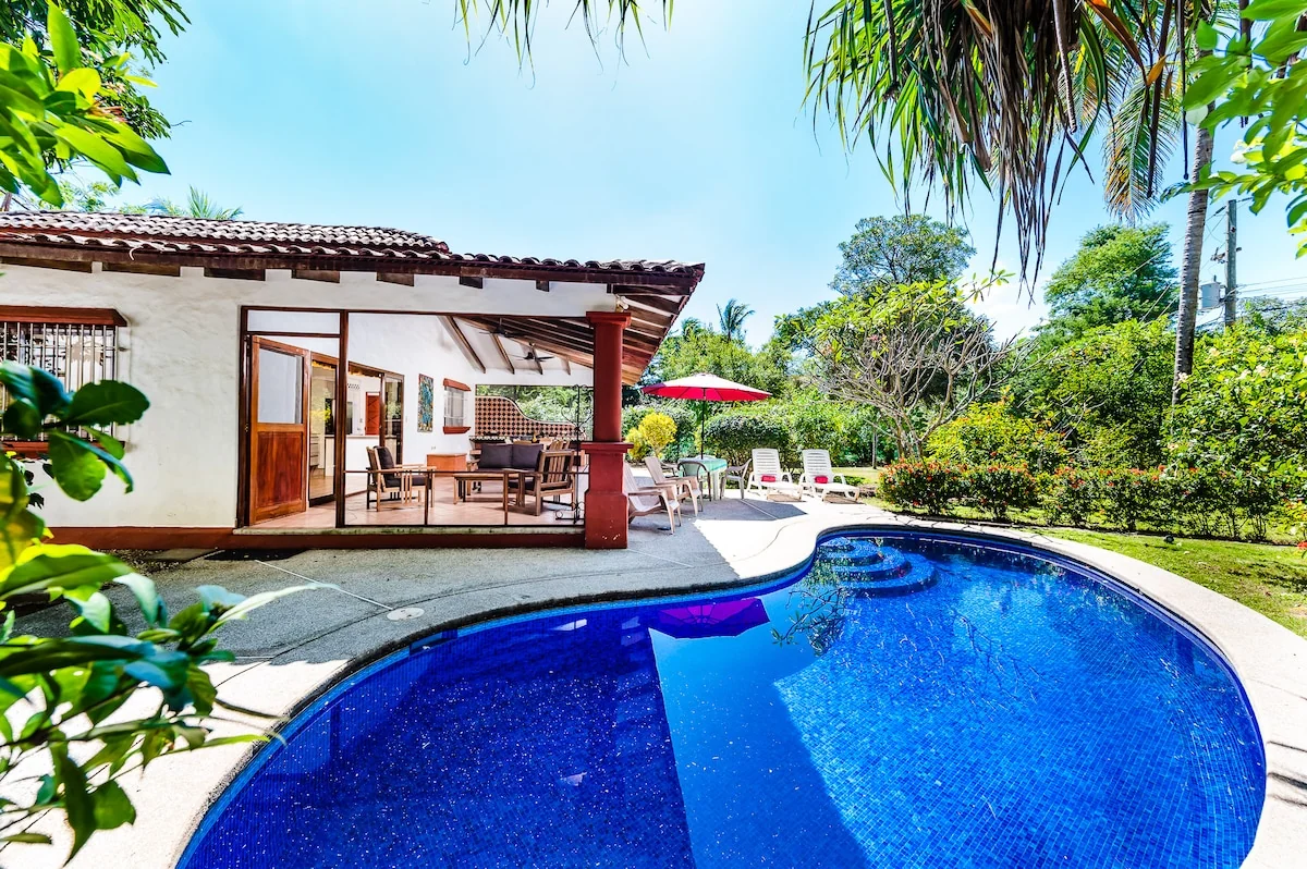 4 BR w pool, screened porch 50m to Beach in Grande - Houses for Rent in Playa Grande, Provincia de Guanacaste, Costa Rica