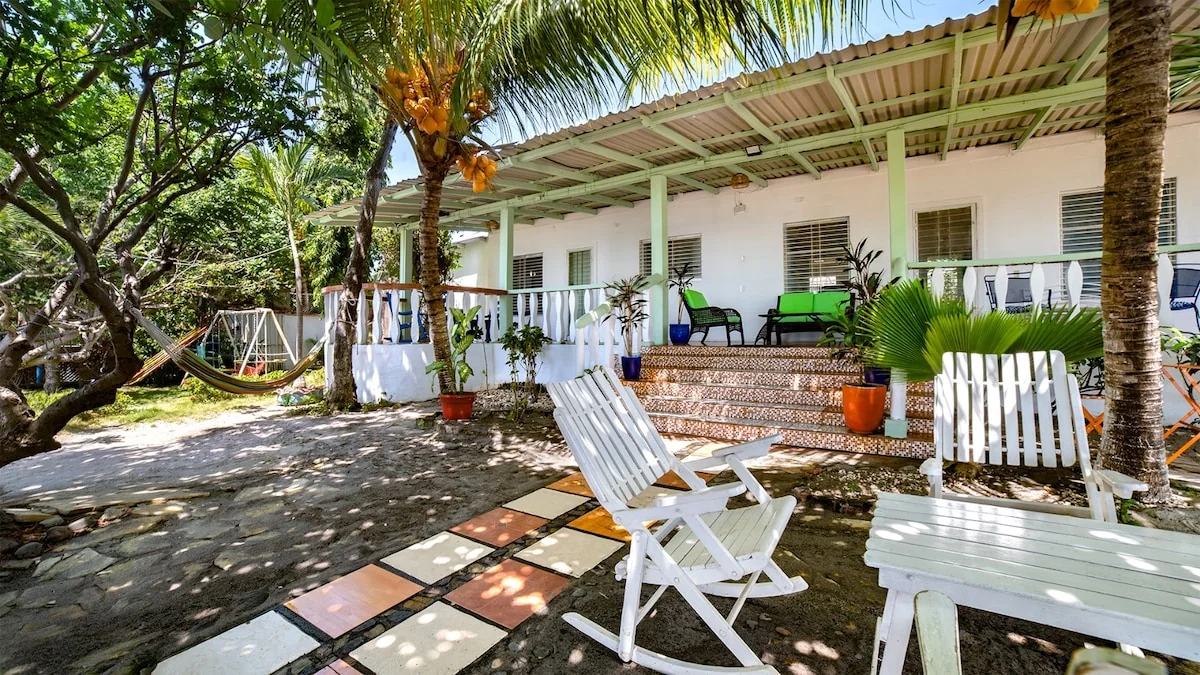 Quinta Saenz, lakefront with pool - Bungalows for Rent in Granada, Granada, Nicaragua - Image 1
