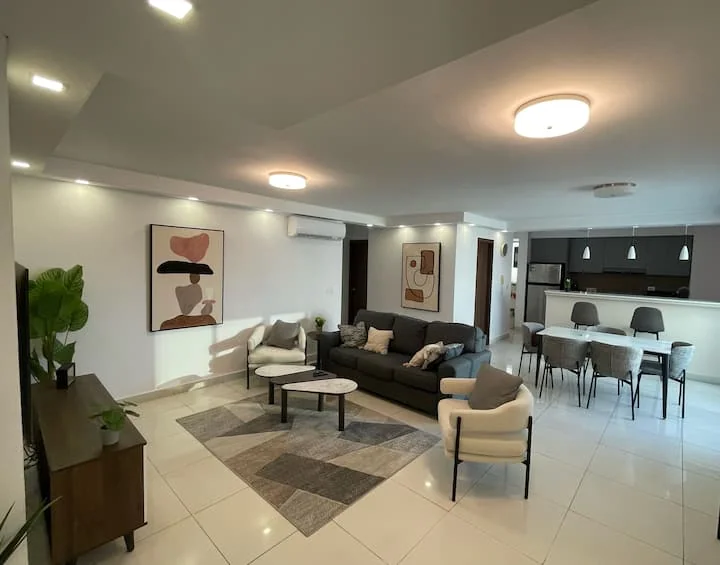 Stylish SeaView Condo w/ Pool & Gym in SF, Panama — 2 bedroom vacation rental in Panama City