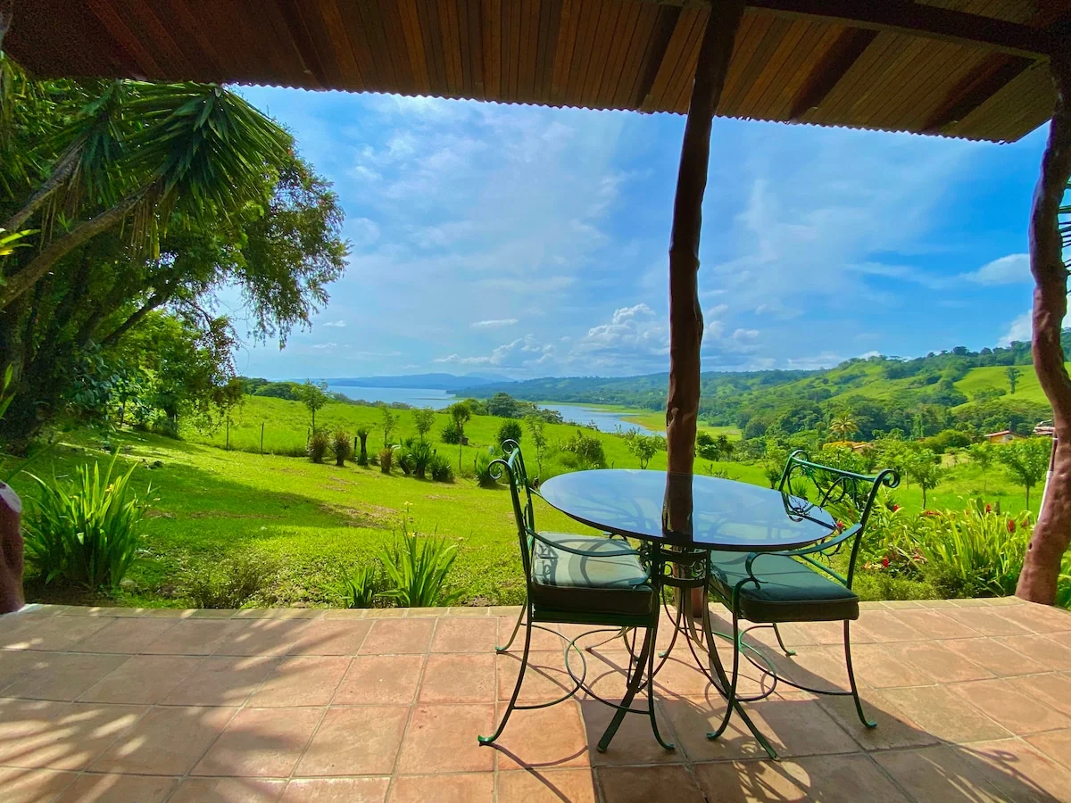Private Bungalow with Kitchen on Hotel Property — 1 bedroom vacation rental in Nuevo Arenal
