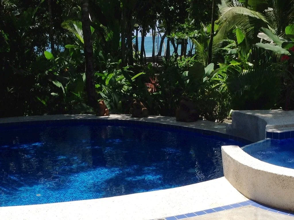 Directly on the Manuel Antonio Beach!!