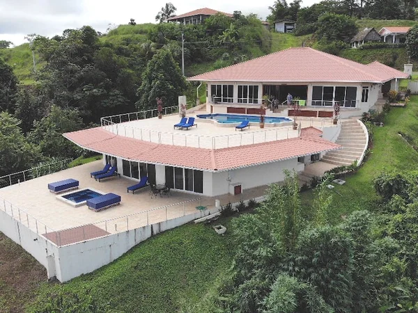 Villa Papagayo — 5 bedroom vacation rental in Boquete