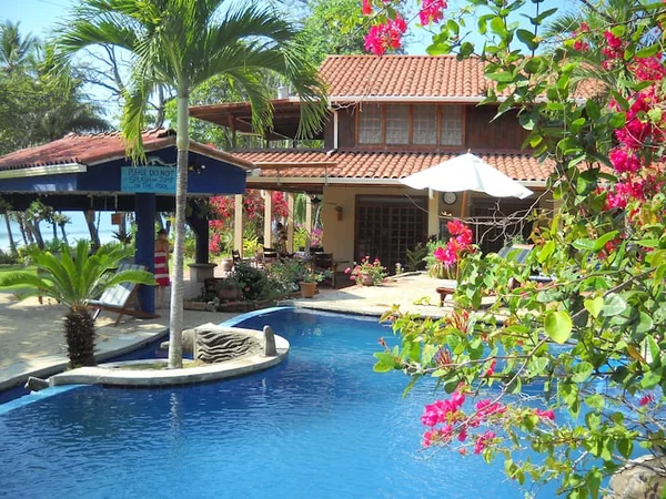 4BR Villa in Montezuma — 4 bedroom vacation rental in Montezuma