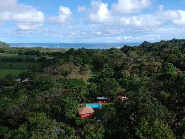 The Red Nest — 1 bedroom vacation rental in Esterones