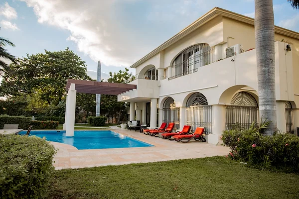 Elegant Cancun Villa Private Pool — 5 bedroom vacation rental in Cancun