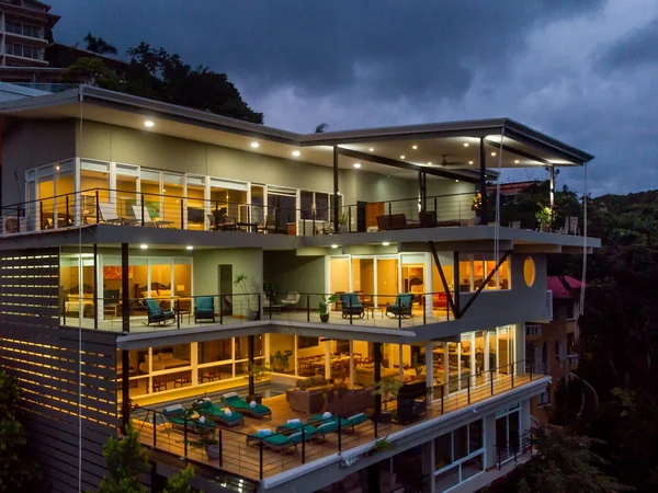 8BR Luxury Villa in Manuel Antonio — 8 bedroom vacation rental in Manuel Antonio
