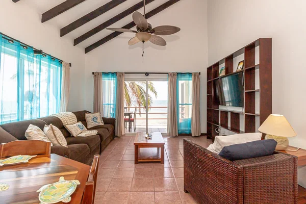 Belizean Beach Front Condo — 1 bedroom vacation rental in Ambergris Caye