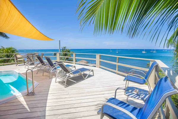 Mermaid Beach House — 3 bedroom vacation rental in Roatan
