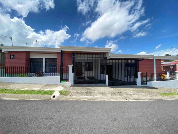 4BR Villa in Alajuela — 4 bedroom vacation rental in Alajuela