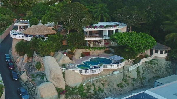 CASA ELLE — 6 bedroom vacation rental in 