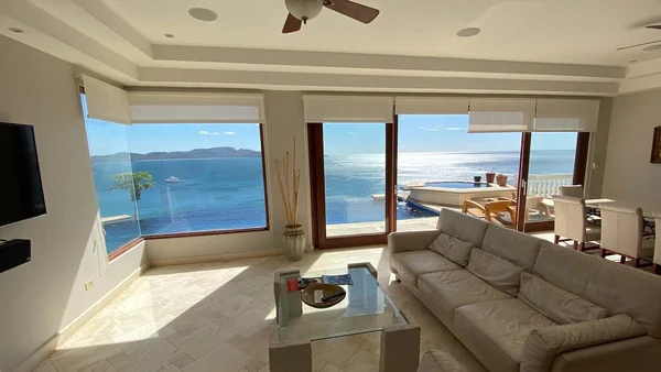 Casa de Bananaluna — 8 bedroom vacation rental in 