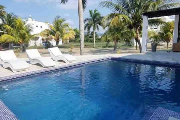 The Nice Beach House — 4 bedroom vacation rental in Tela