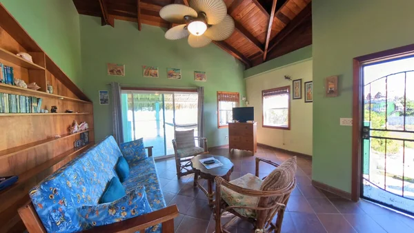 Slo-N-Ez Villa Terrace — 2 bedroom vacation rental in Belize