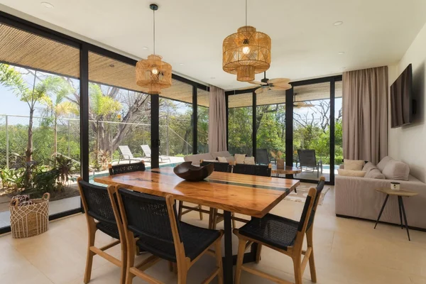 Chic Coastal Villa — 3 bedroom vacation rental in 