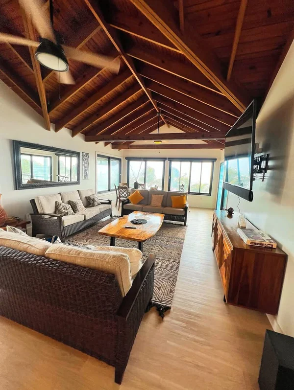 Orchid Penthouse — 3 bedroom vacation rental in Roatán