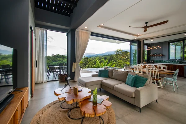 4BR Villa — 4 bedroom vacation rental in 