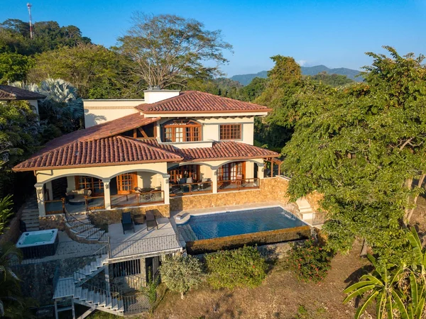 Overlooks los Sueños Marina — 5 bedroom vacation rental in Herradura