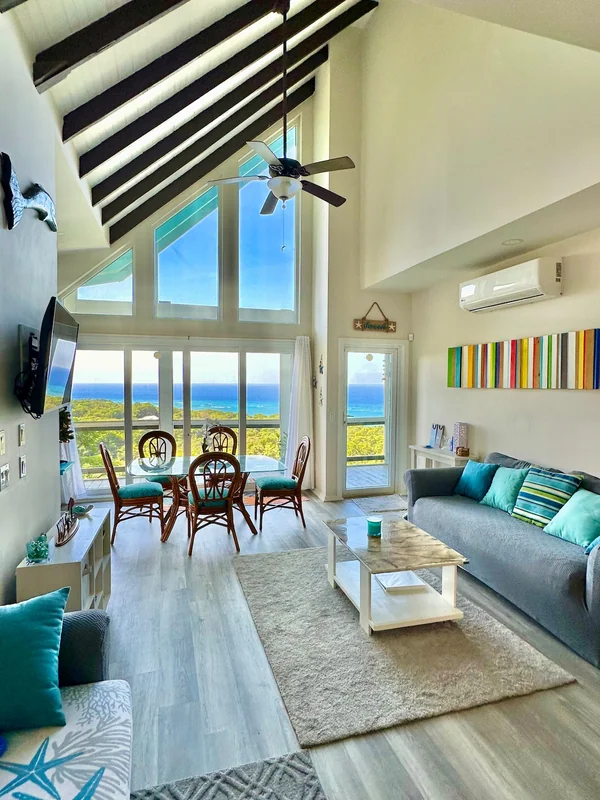 Casa del Dolfin — 3 bedroom vacation rental in Roatan