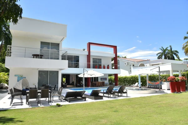 5BR Villa in Melgar — 5 bedroom vacation rental in Melgar