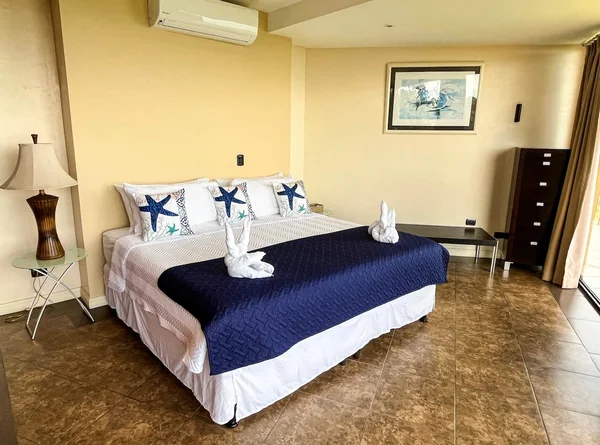 Casa Cristal — 4 bedroom vacation rental in Manuel Antonio
