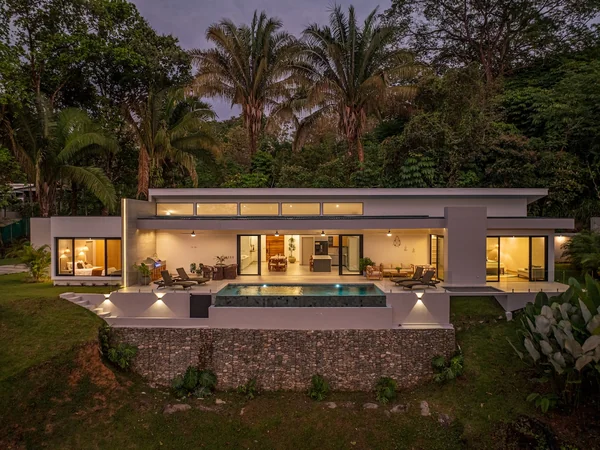 Casa Iguana-Tropical — 4 bedroom vacation rental in 