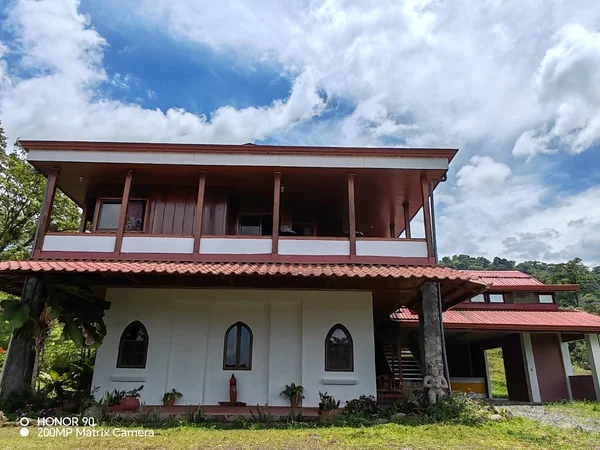 Parrot Hill Guest Ranch — 4 bedroom vacation rental in El Castillo