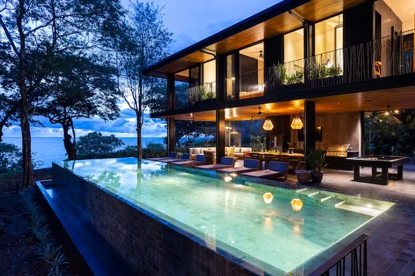 Front-Row Pacific Views — 6 bedroom vacation rental in Malae