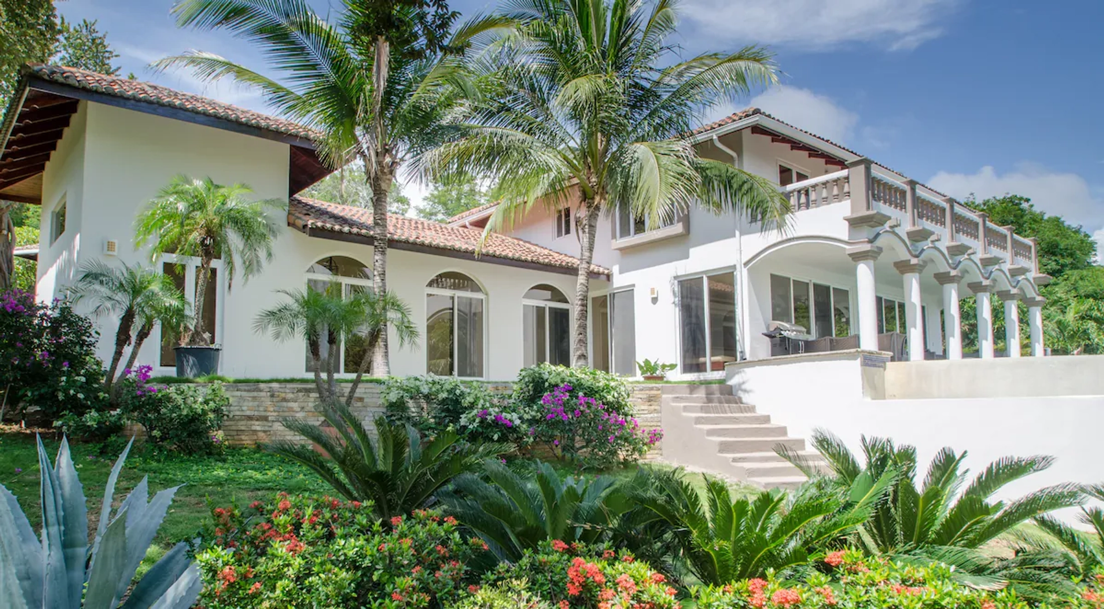 Experience the charm of Casa Guacalito, a stunning 4-bedroom ocean-view villa in Tola, Nicaragua. This luxurious property features a private pool, lush gardens, and breathtaking beach access, perfect for families or groups seeking a tranquil getaway.