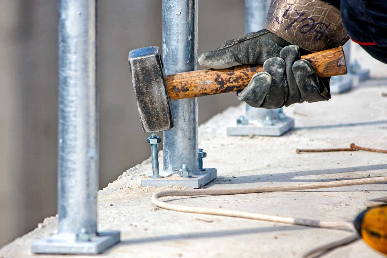 SEISMICALLY RATED ANCHORS FOR INTERIORS