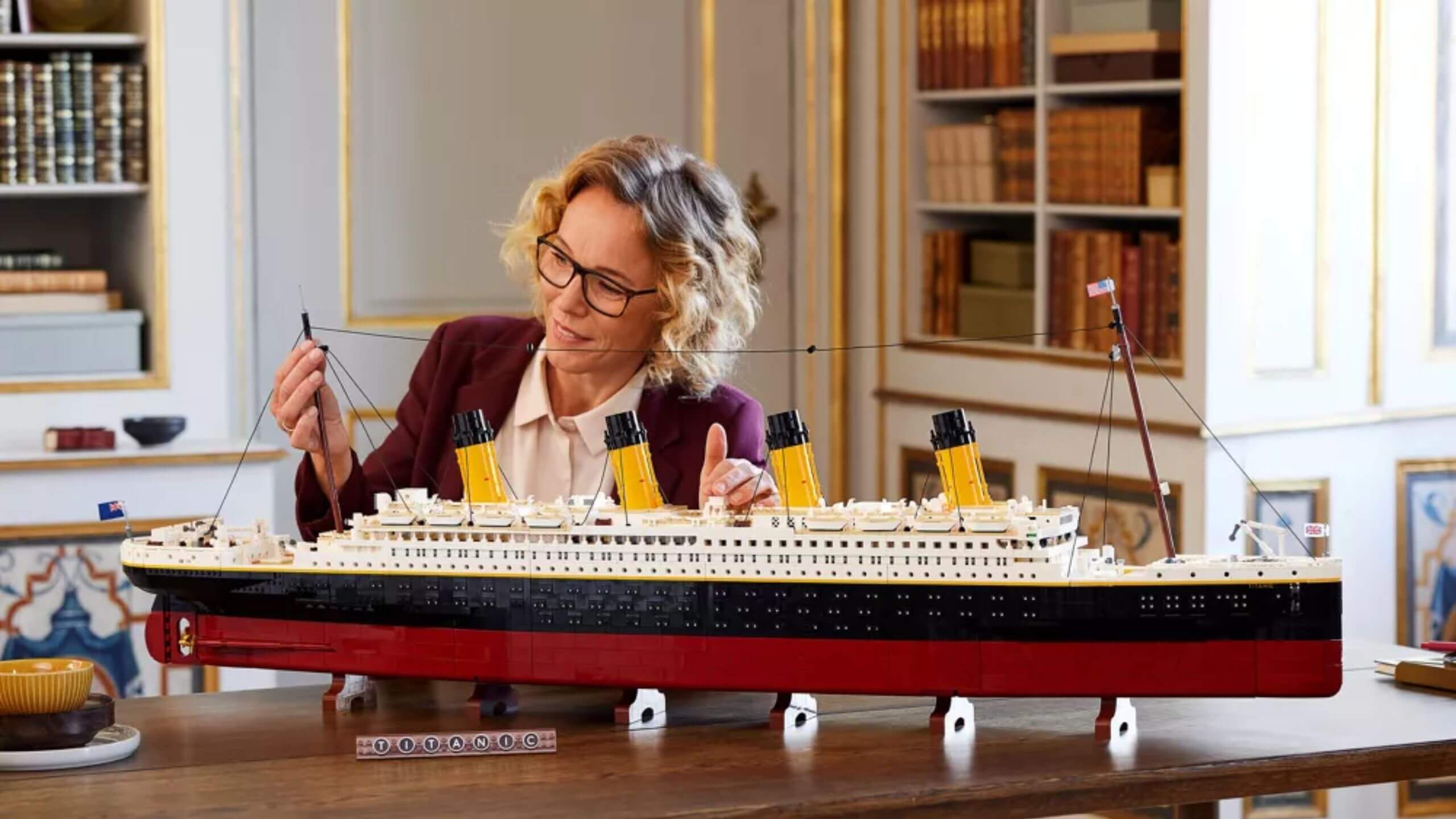 https://storage.googleapis.com/brickfact-website/static/original_images/lego_adults_titanic.jpg