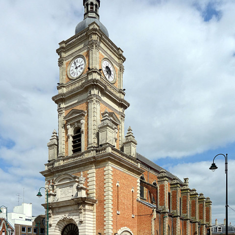 Cover photo of the city Lens