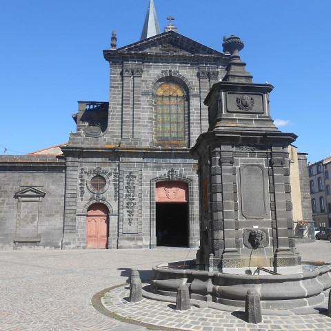 Cover photo of the city Riom