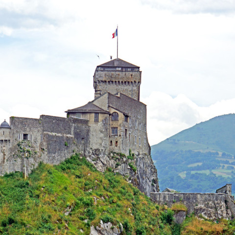Cover photo of the city Lourdes