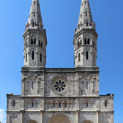 Cover photo of the city Mâcon