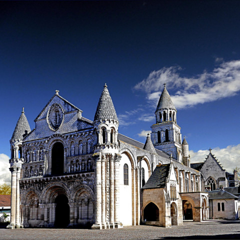 Cover photo of the city Poitiers