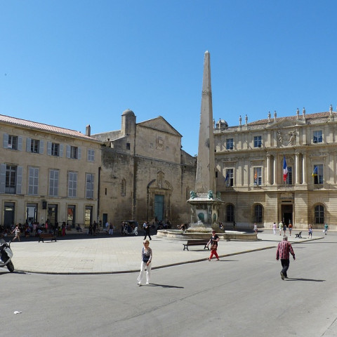 Cover photo of the city Arles