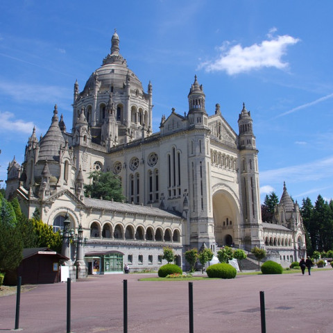 Cover photo of the city Lisieux