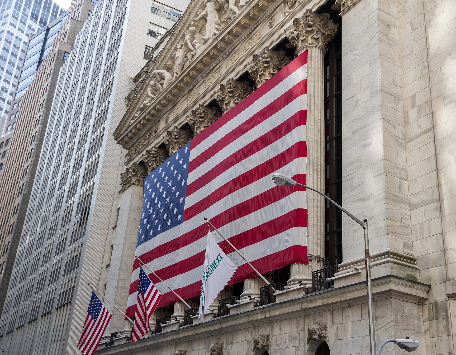 Stocks and Bonds Are Moving Together — and That Could Reshape Your Portfolio