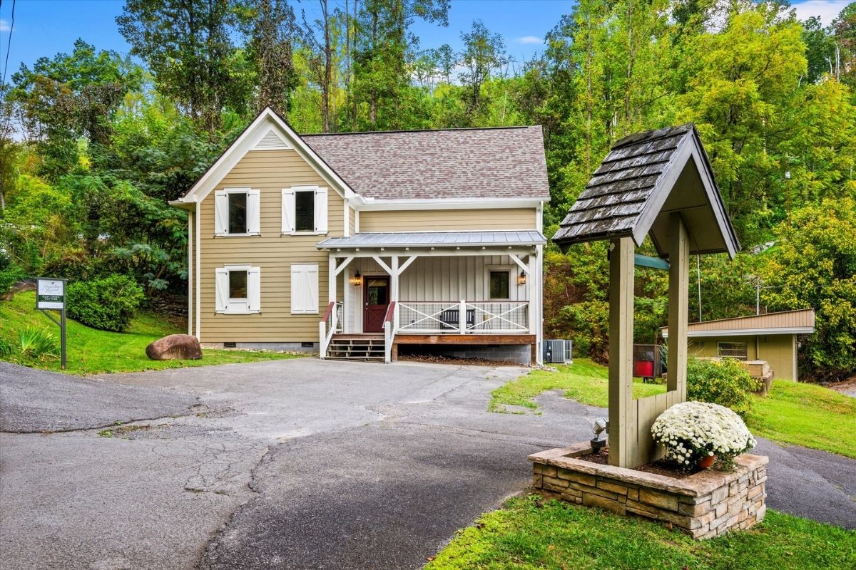 Cozy Creek Cottage 5