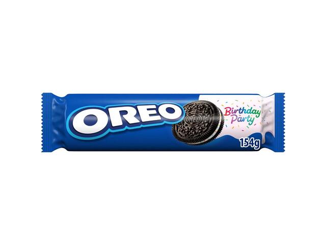 OREO Birthday Cake Biscuiti cu cacao umpluti cu crema cu aroma de caramel si fulgi colorati 154g