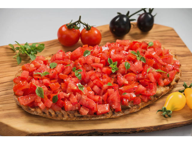 Bruschetta cu Rosii & Busuioc