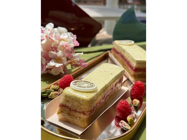 Deliciu de vara cu matcha, fistic si zmeura 135g