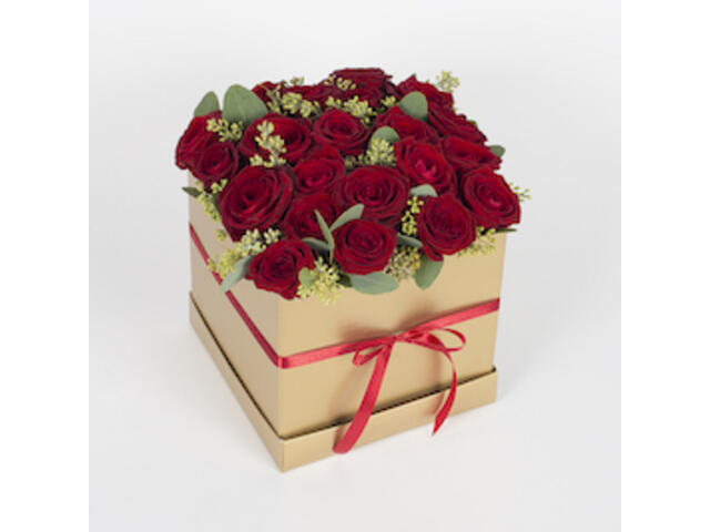 Aranjament cu 21 de trandafiri rosii