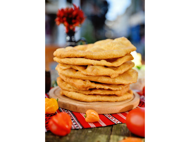 Scoverga cu branza sarata si masline buc