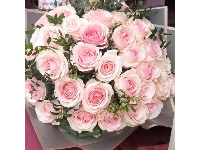 Buchet 37 trandafiri roz pal