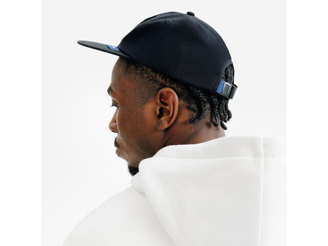 Șapcă 6 secțiuni cu vizieră plată, Negru