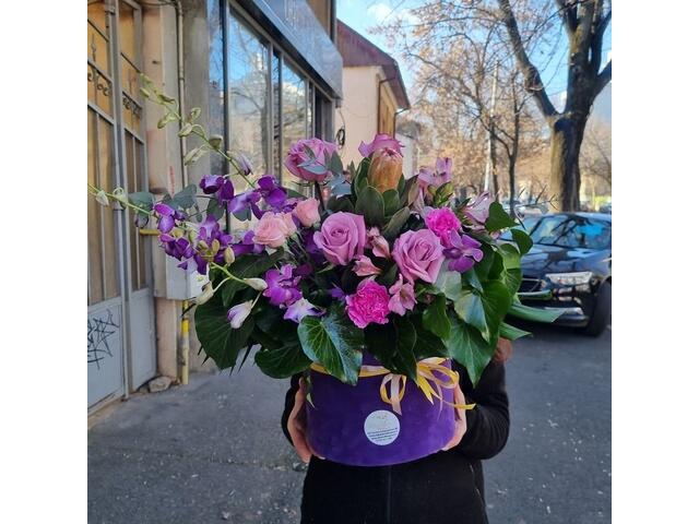 Aranjament in nunate de mov in cutie