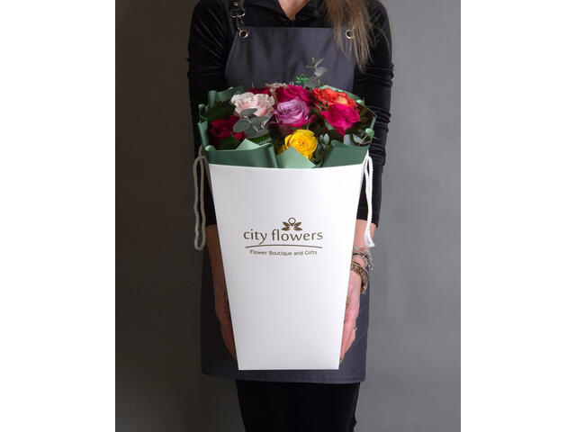 City Flowers Bag 9 trandafiri multicolori