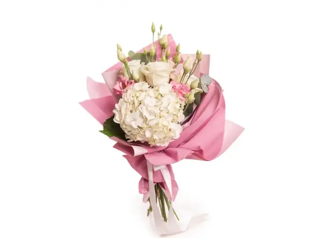 Buchet trandafiri albi și eustoma MAG-7602